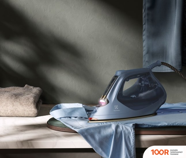 Утюг Electrolux E8SI1-6DBM (302687)